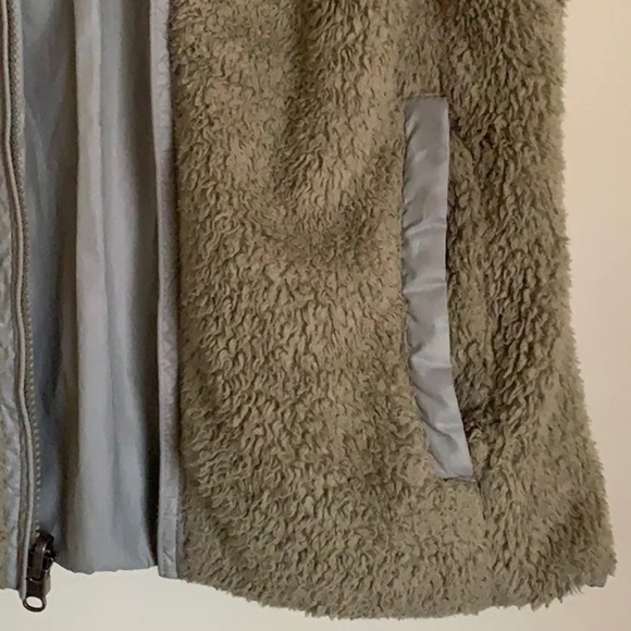 Reversible Patagonia Vest - Picture 6 of 8